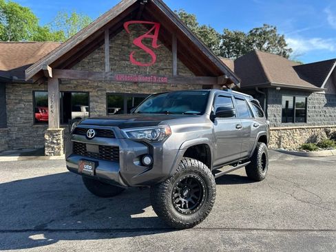 Used 2021 Toyota 4Runner SR5 AWD/4WD image 1