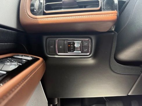 Used 2021 Lincoln Aviator Reserve w/ Equipment Group 201A AWD/4WD image 14