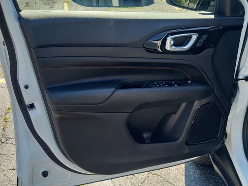 Certified 2025 Jeep Compass Trailhawk w/ Trailhawk Elite Group AWD/4WD image 20