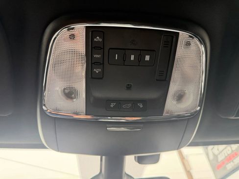 Used 2018 Jeep Grand Cherokee Trailhawk AWD/4WD image 36