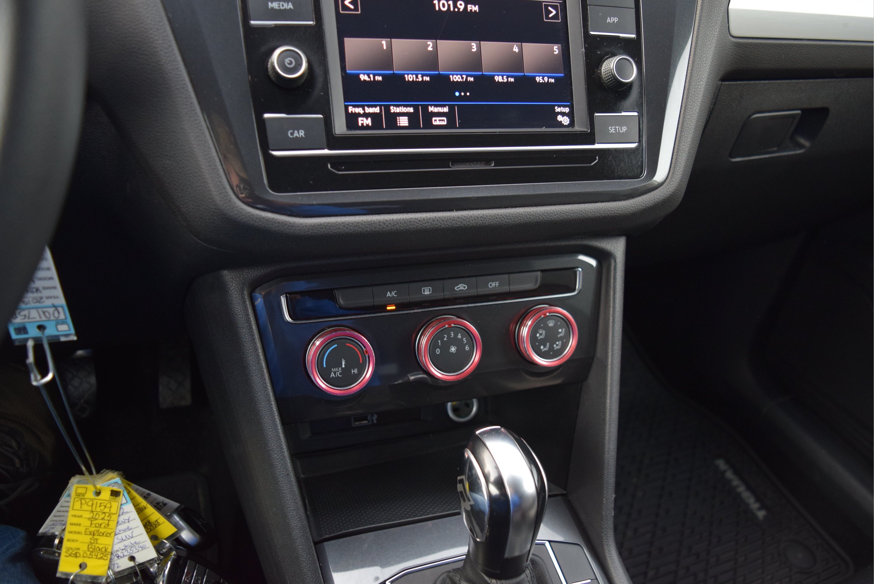 Used 2019 Volkswagen Tiguan S w/ 3rd Row Seat Package AWD/4WD image 14