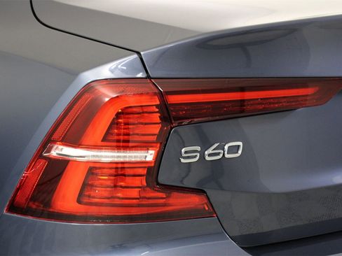 Certified 2023 Volvo S60 B5 Core image 18