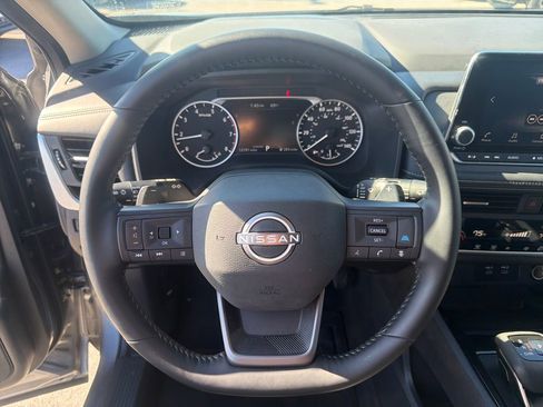 Certified 2025 Nissan Rogue SV image 26