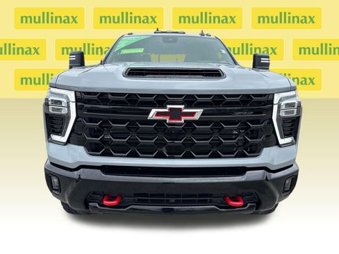 Used 2024 Chevrolet Silverado 2500 ZR2 w/ Technology Package image 11