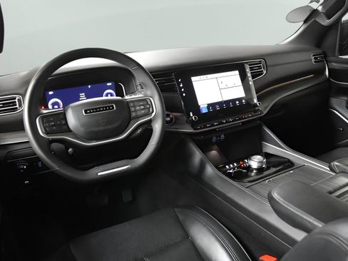 Used 2023 Jeep Wagoneer L Series II image 37