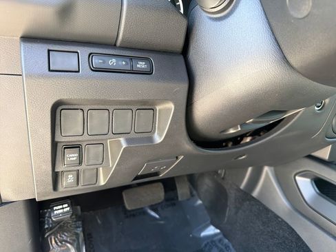 Used 2024 Nissan Frontier S RWD image 15