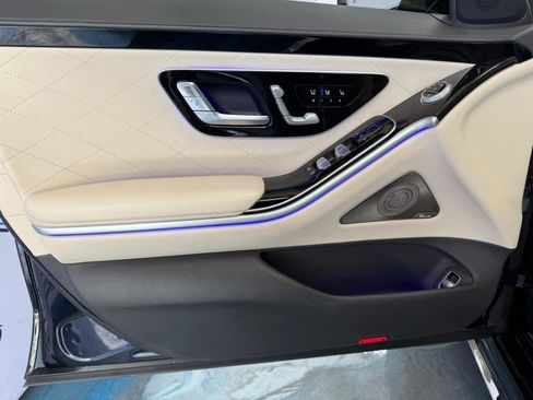 Used 2022 Mercedes-Benz S 580 4MATIC Sedan w/ AMG Line Package image 11