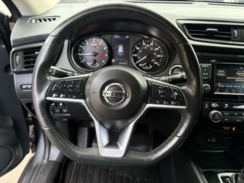 Used 2018 Nissan Rogue SV image 33