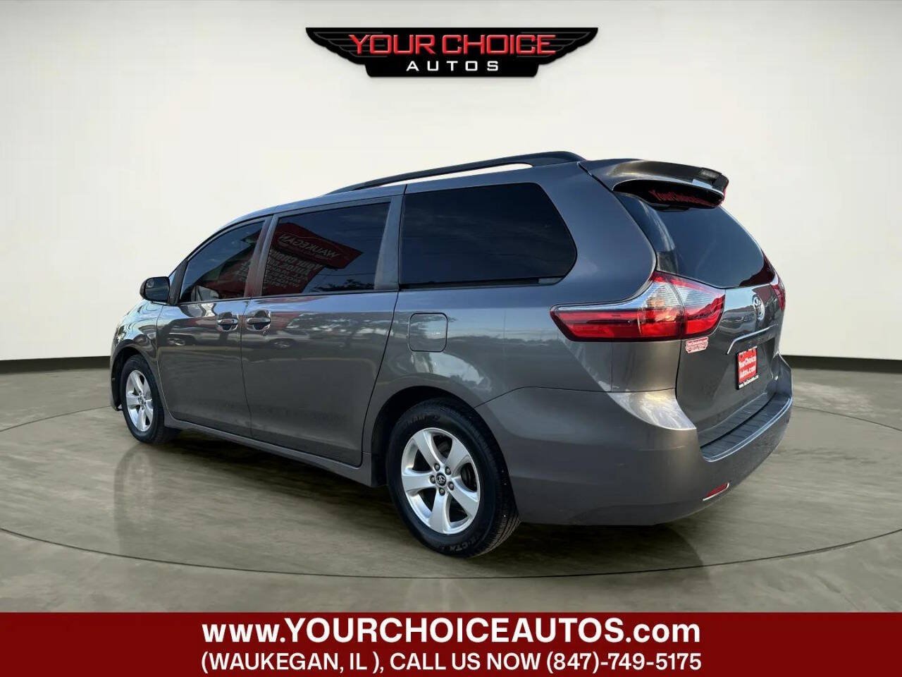 Used 2020 Toyota Sienna LE FWD image 3