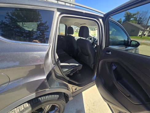 Used 2016 Ford Escape SE w/ Equipment Group 201A image 11