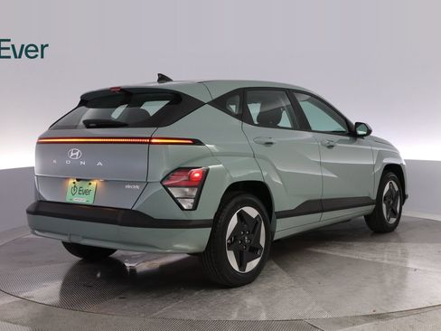 Used 2024 Hyundai Kona SE FWD image 3