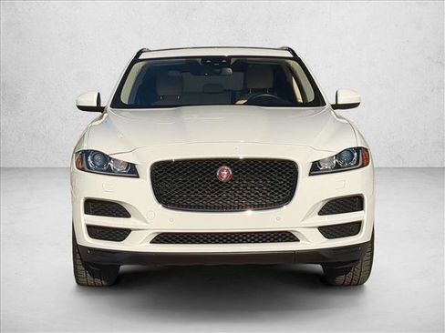 Used 2018 Jaguar F-PACE Premium image 2