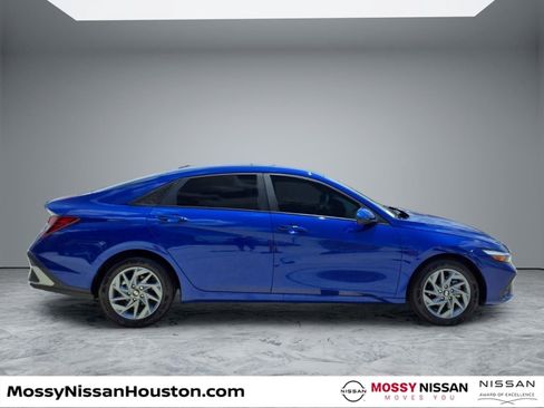 Used 2024 Hyundai Elantra SEL FWD image 8