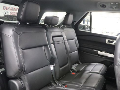 Used 2022 Ford Explorer XLT w/ Equipment Group 202A image 13