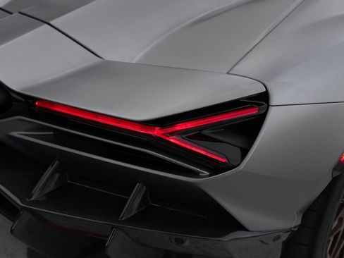 Used 2025 Lamborghini Revuelto AWD/4WD image 16