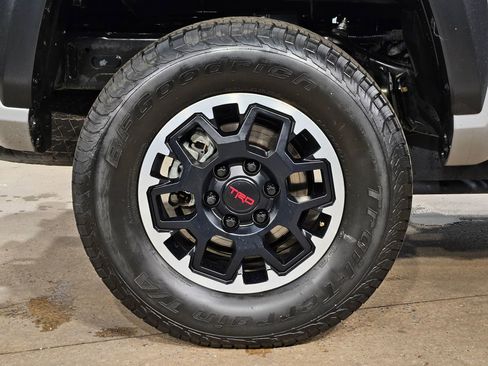 Used 2024 Toyota Tacoma TRD Off-Road AWD/4WD image 17