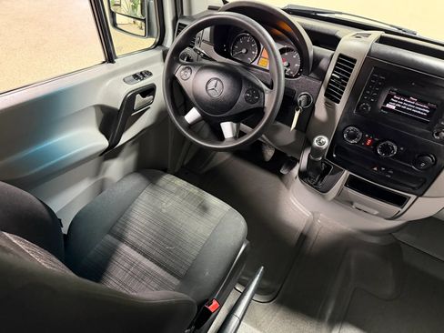 Used 2018 Mercedes-Benz Sprinter 2500 image 45
