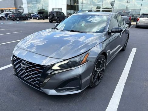 Used 2024 Nissan Altima 2.5 SR w/ SR Premium Package FWD image 1