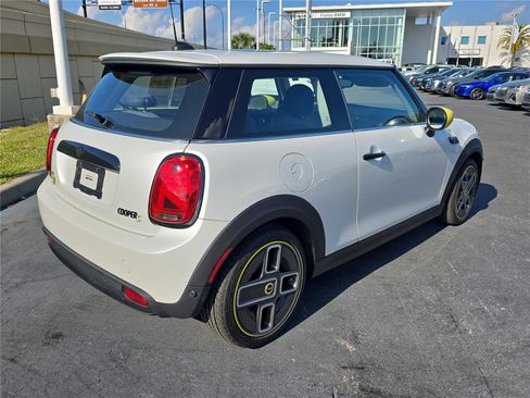 Used 2024 MINI Cooper SE image 3
