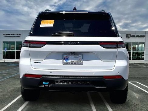 Used 2023 Jeep Grand Cherokee Trailhawk w/ Advanced Protech Group II AWD/4WD image 3