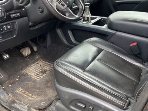 Used 2018 Nissan Titan SL w/ Midnight Edition image 6