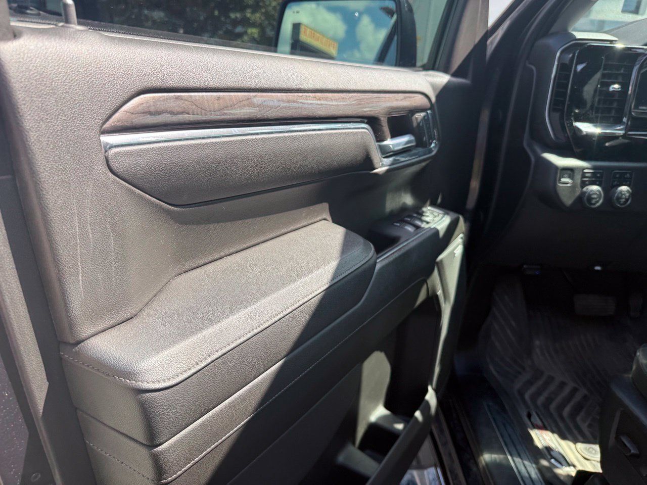 Used 2023 Chevrolet Silverado 1500 LTZ w/ LTZ Convenience Package II AWD/4WD image 9
