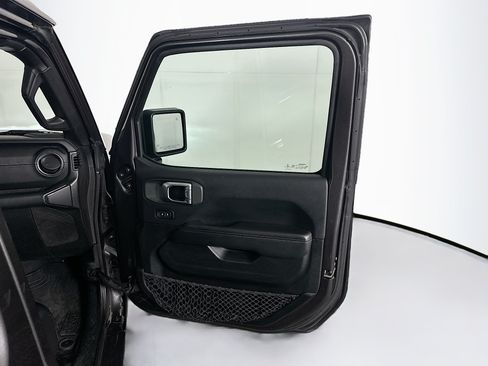 Used 2019 Jeep Wrangler Unlimited Sahara AWD/4WD image 29