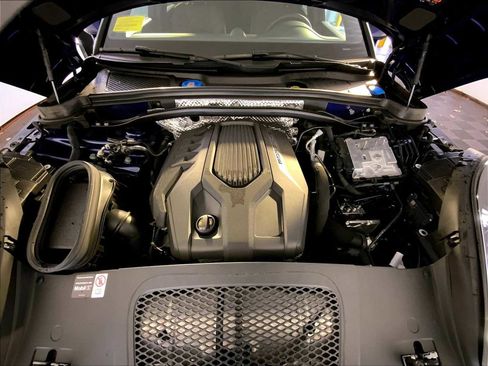 Certified 2025 Porsche Macan image 32