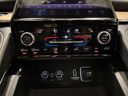 Used 2025 Jeep Grand Cherokee Summit w/ Obsidian Package image 20