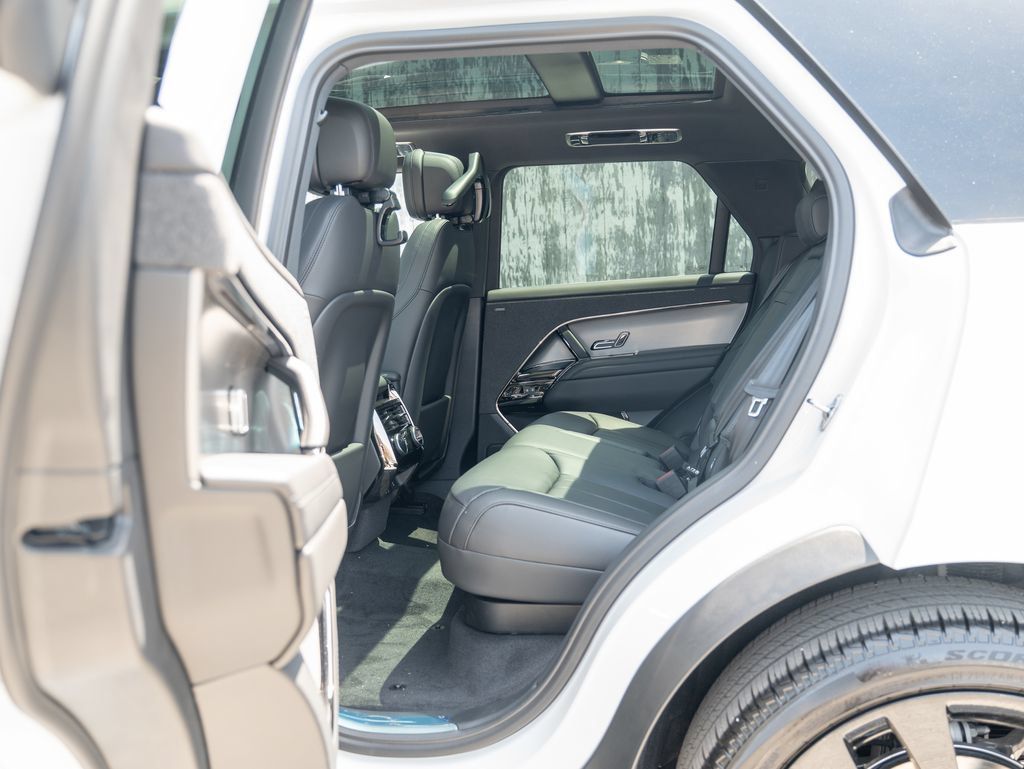 New 2026 Land Rover Range Rover Sport SE AWD/4WD image 21