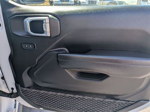 Used 2025 Jeep Wrangler Rubicon w/ Convenience Group image 34