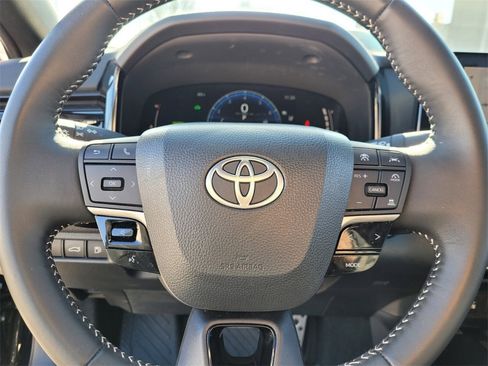 Used 2025 Toyota Camry SE image 19