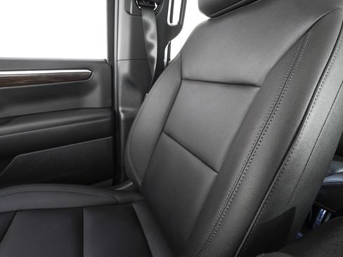 Used 2026 Chevrolet Tahoe Z71 w/ Comfort Package AWD/4WD image 29