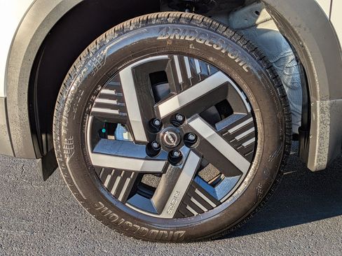 Used 2025 Nissan Kicks SV w/ SV Premium Package image 13