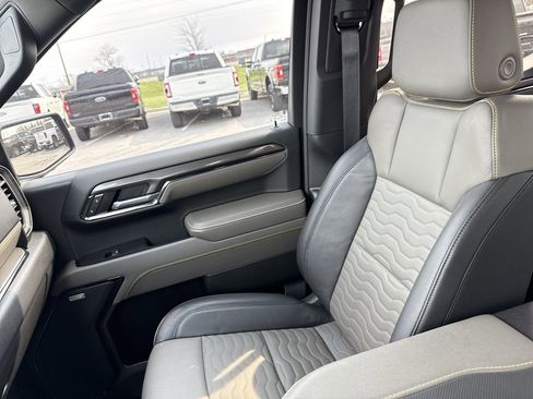 Used 2024 Chevrolet Silverado 1500 ZR2 w/ Technology Package image 31