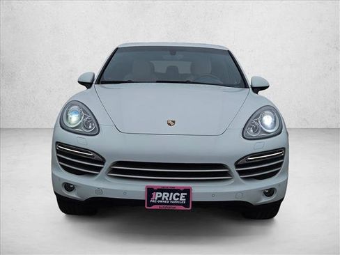 Used 2014 Porsche Cayenne Platinum Edition AWD/4WD image 2