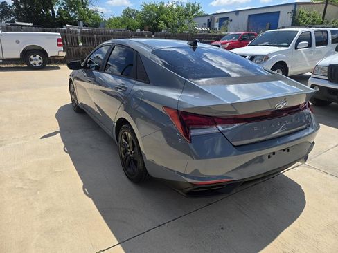 Used 2021 Hyundai Elantra SEL FWD image 6