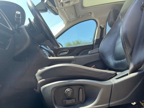 Used 2017 Jaguar F-PACE Prestige image 8