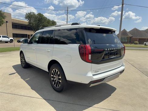 Used 2025 Ford Expedition Platinum AWD/4WD image 5