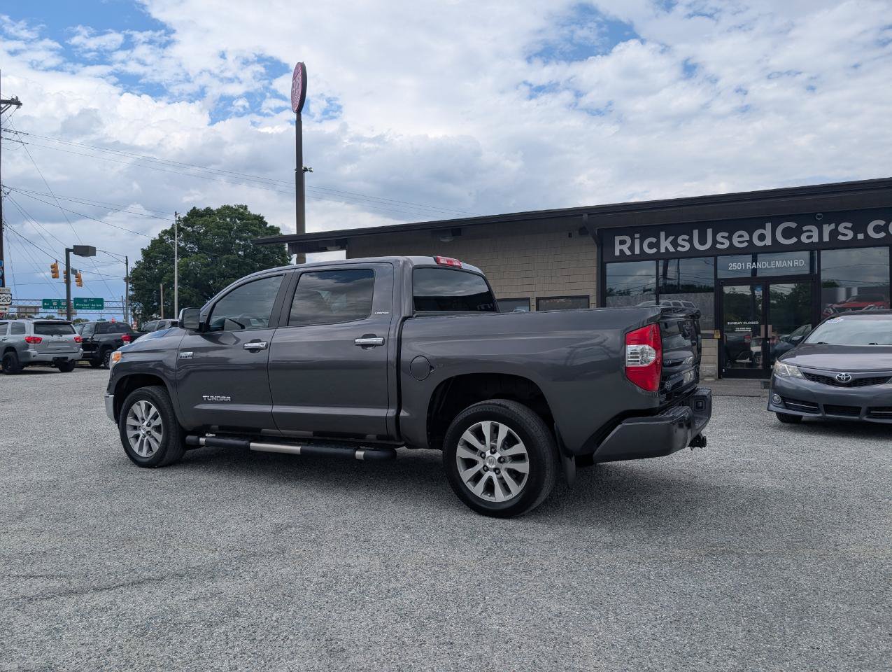 Used 2017 Toyota Tundra Limited w/ Limited Premium Package RWD image 9
