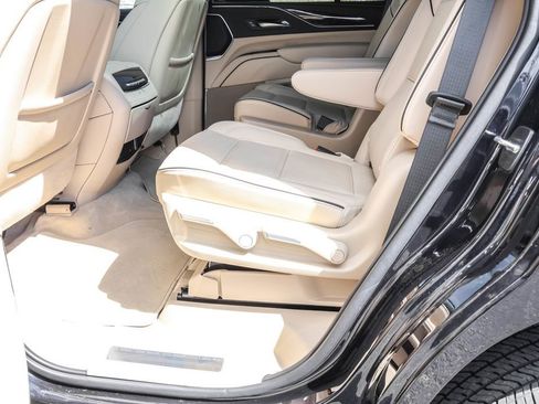 Used 2023 Cadillac Escalade Premium Luxury AWD/4WD image 31