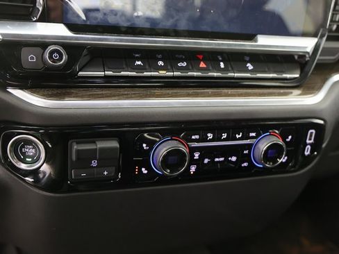 Used 2025 Chevrolet Silverado 1500 LT image 7