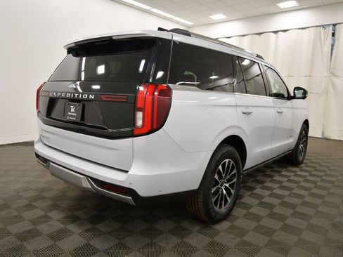 Used 2025 Ford Expedition Platinum image 9