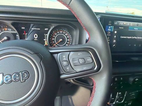 Used 2024 Jeep Gladiator Rubicon w/ Convenience Group AWD/4WD image 23