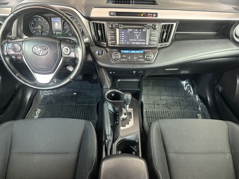 Used 2018 Toyota RAV4 XLE AWD/4WD image 3