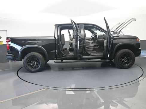 Used 2024 Chevrolet Silverado 1500 ZR2 w/ Technology Package image 81