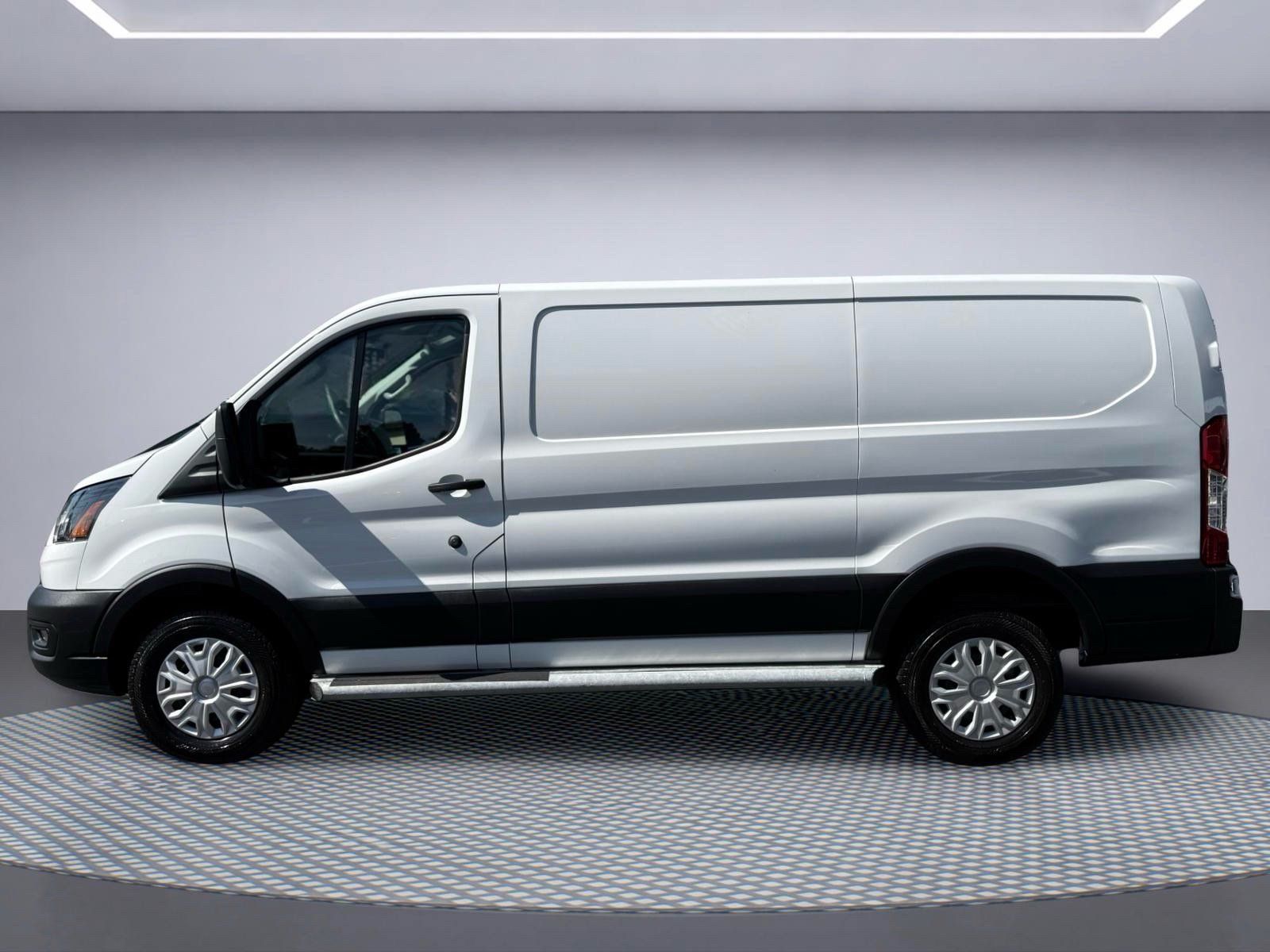 Used 2025 Ford Transit 250 Low Roof w/ Exterior Upgrade Package RWD image 3