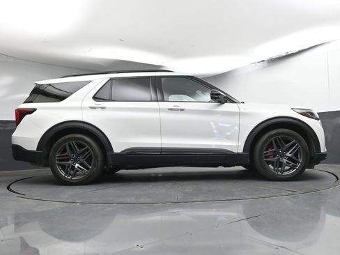 Used 2025 Ford Explorer ST-Line w/ Premium Package RWD image 25