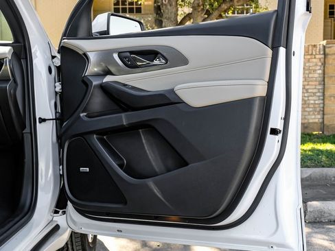 Used 2023 Chevrolet Traverse Premier image 56