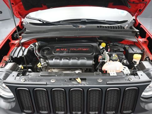 Used 2017 Jeep Renegade Altitude FWD image 43